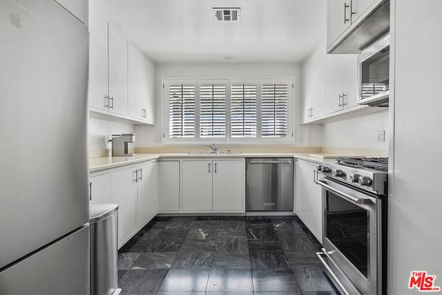 15337 Stonewood Terrace, Sherman Oaks, CA 91403