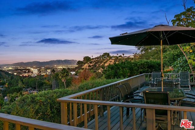 15337 Stonewood Terrace, Sherman Oaks, CA 91403
