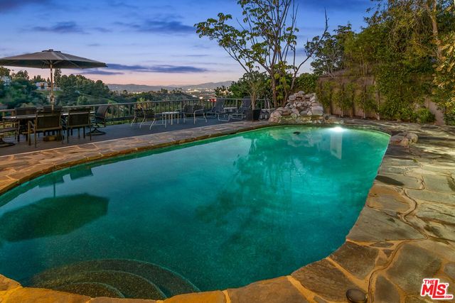 15337 Stonewood Terrace, Sherman Oaks, CA 91403