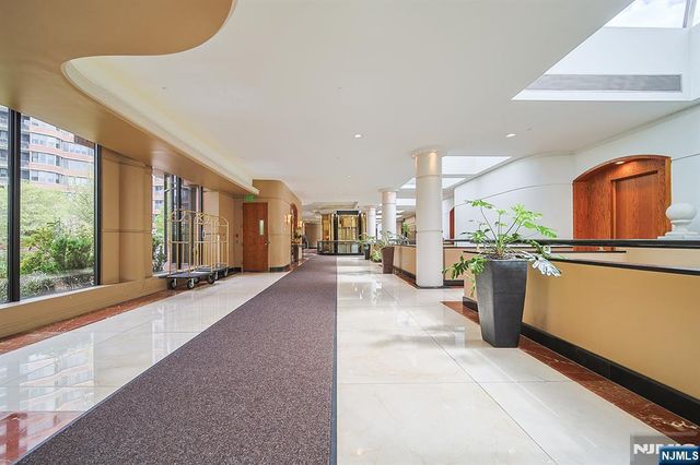 100 Carlyle Drive 16ES, Cliffside Park, NJ 07010