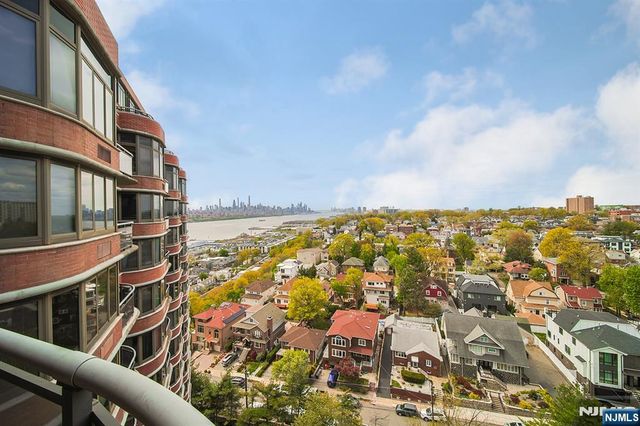 100 Carlyle Drive 16ES, Cliffside Park, NJ 07010