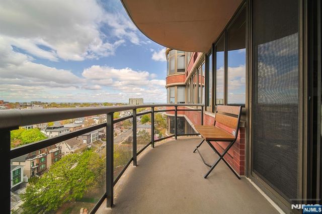 100 Carlyle Drive 16ES, Cliffside Park, NJ 07010