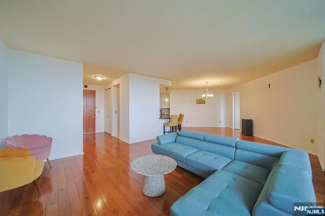 100 Carlyle Drive 16ES, Cliffside Park, NJ 07010