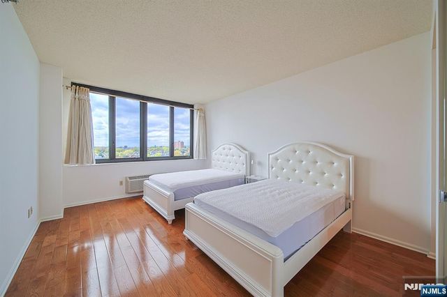 100 Carlyle Drive 16ES, Cliffside Park, NJ 07010