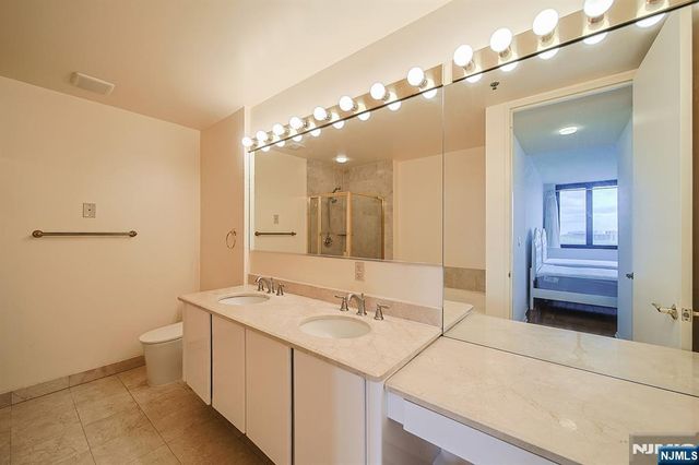 100 Carlyle Drive 16ES, Cliffside Park, NJ 07010