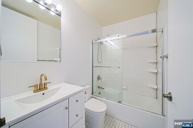 100 Carlyle Drive 16ES, Cliffside Park, NJ 07010