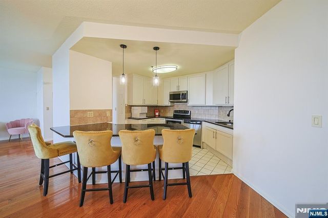 100 Carlyle Drive 16ES, Cliffside Park, NJ 07010