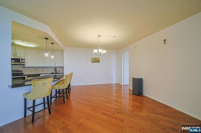 100 Carlyle Drive 16ES, Cliffside Park, NJ 07010