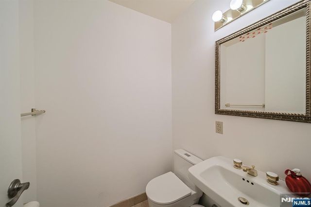 100 Carlyle Drive 16ES, Cliffside Park, NJ 07010