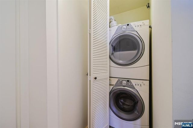 100 Carlyle Drive 16ES, Cliffside Park, NJ 07010