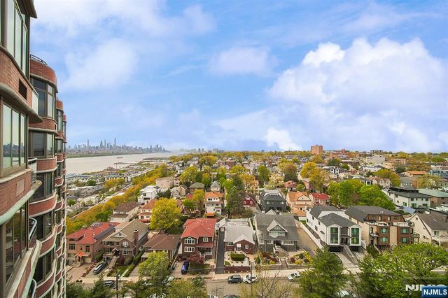 100 Carlyle Drive 16ES, Cliffside Park, NJ 07010