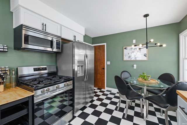 2102 Glenwood Avenue, Fort Wayne, IN 46805