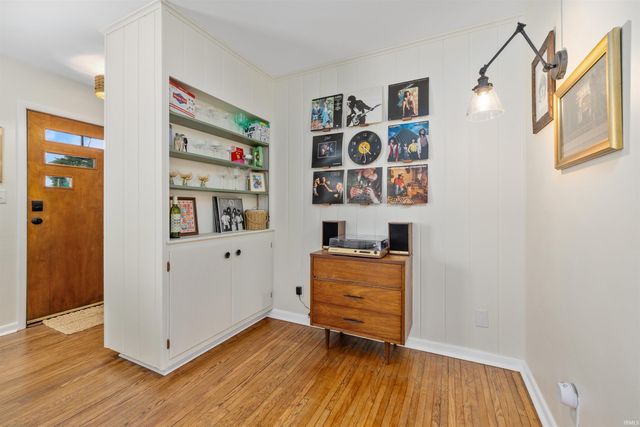 2102 Glenwood Avenue, Fort Wayne, IN 46805