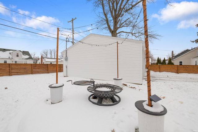 2102 Glenwood Avenue, Fort Wayne, IN 46805