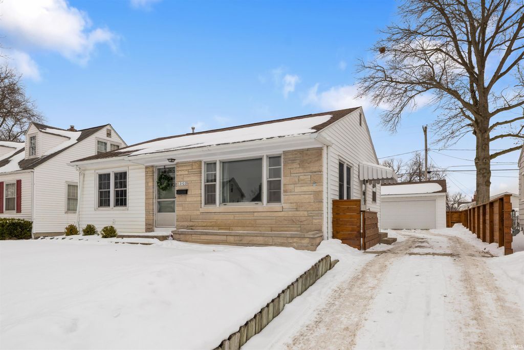 2102 Glenwood Avenue, Fort Wayne, IN 46805