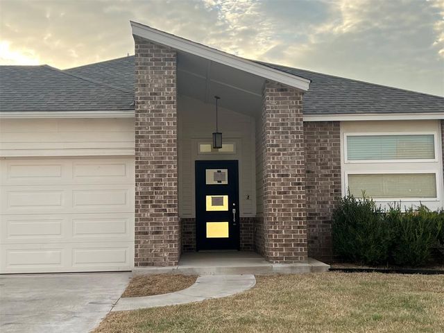 1801 Sara Vista Drive, Yukon, OK 73099