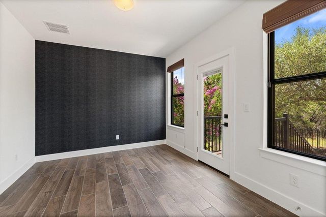 211 Honey Creek CT 6, Austin, TX 78738
