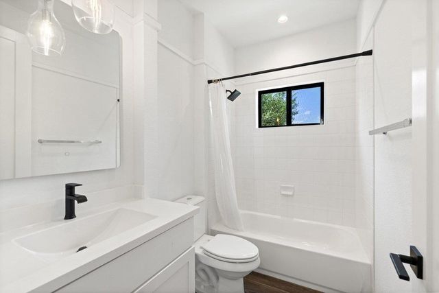 211 Honey Creek CT 6, Austin, TX 78738