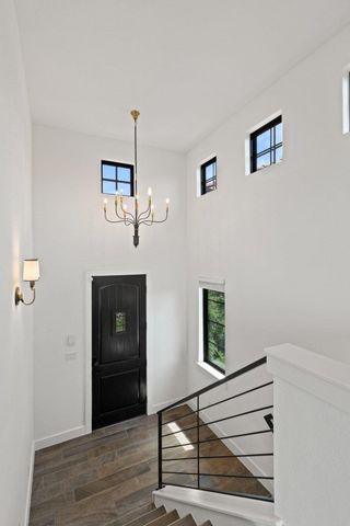 211 Honey Creek CT 6, Austin, TX 78738