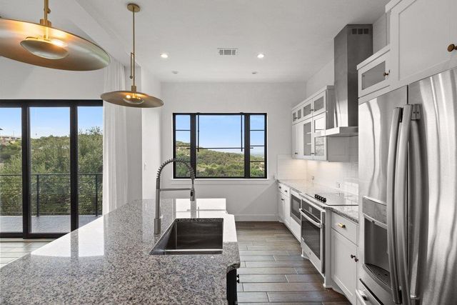 211 Honey Creek CT 6, Austin, TX 78738