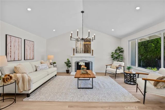 28116 Oaklar, Saugus, CA 91350