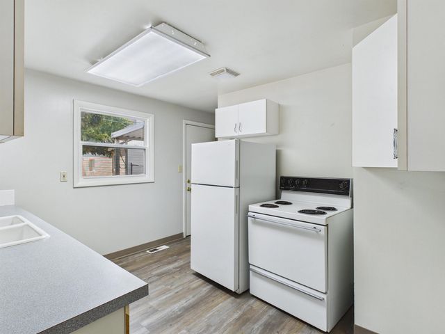 5907 N Braeburn Dr, Spokane, WA 99207