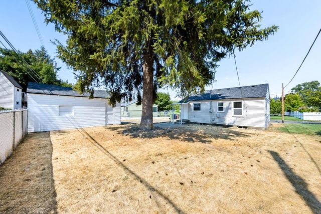 5907 N Braeburn Dr, Spokane, WA 99207