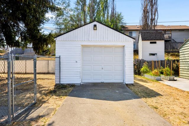 5907 N Braeburn Dr, Spokane, WA 99207