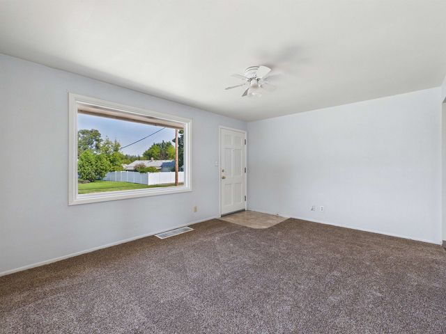 5907 N Braeburn Dr, Spokane, WA 99207