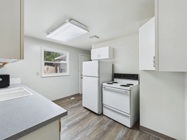 5907 N Braeburn Dr, Spokane, WA 99207
