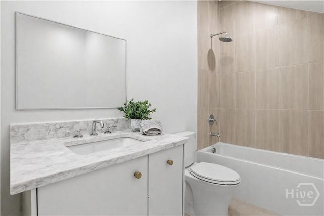 102 Pearl Street, Savannah, GA 31405