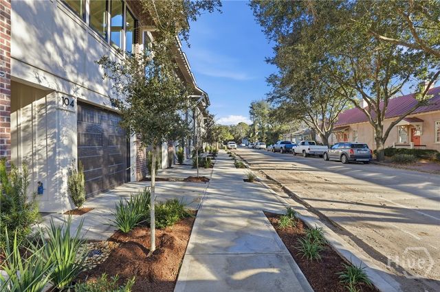 102 Pearl Street, Savannah, GA 31405