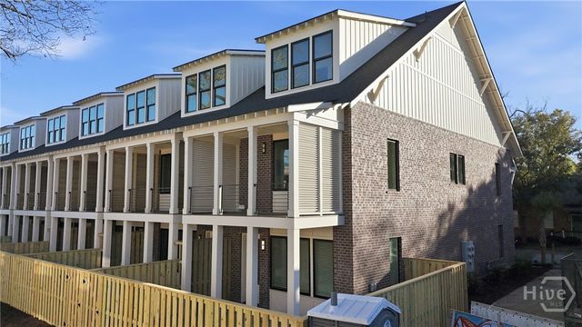 102 Pearl Street, Savannah, GA 31405