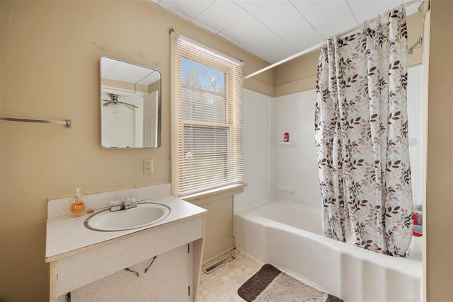 600 Benson Road, Benton Harbor, MI 49022