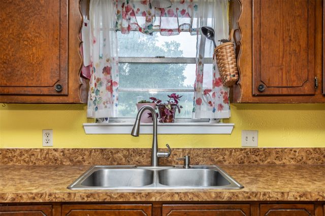 2212 Aspen Road, Gainesville, TX 76240