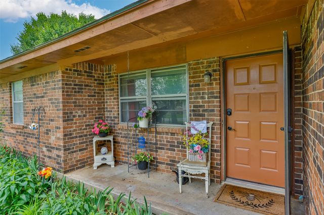 2212 Aspen Road, Gainesville, TX 76240