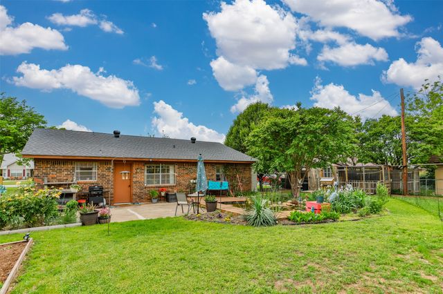 2212 Aspen Road, Gainesville, TX 76240