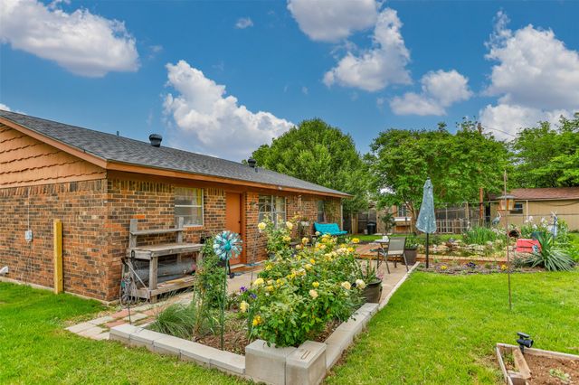 2212 Aspen Road, Gainesville, TX 76240