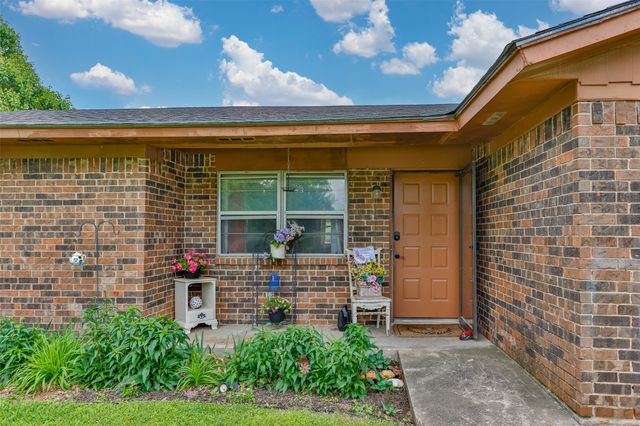 2212 Aspen Road, Gainesville, TX 76240