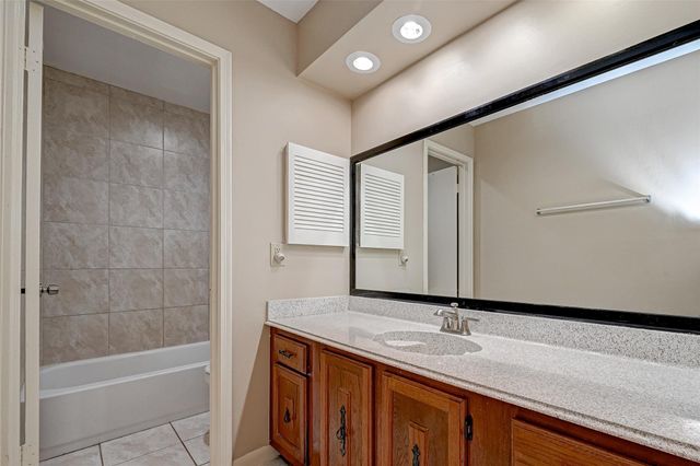 16014 Stonehaven, Houston, TX 77059