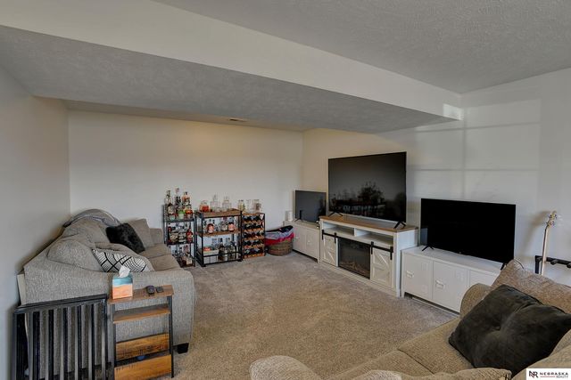 18960 Cinnamon Street, Omaha, NE 68135