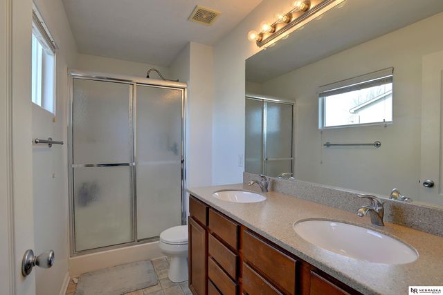 18960 Cinnamon Street, Omaha, NE 68135