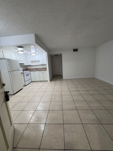 6001 NW 7th St 12, Margate, FL 33063