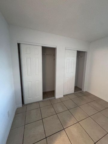 6001 NW 7th St 12, Margate, FL 33063