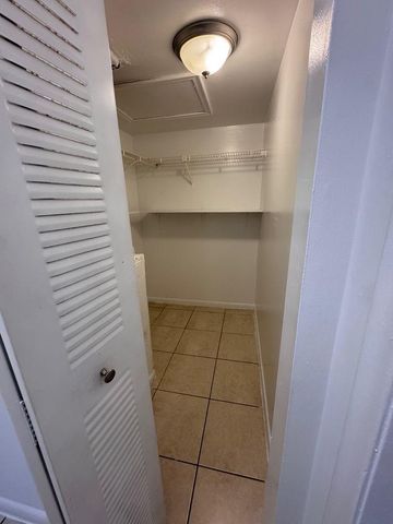 6001 NW 7th St 12, Margate, FL 33063