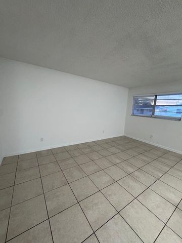 6001 NW 7th St 12, Margate, FL 33063