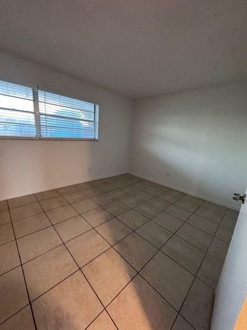 6001 NW 7th St 12, Margate, FL 33063