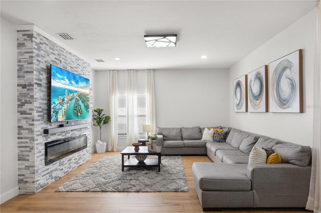 Image 11 of property listing at 31339 GLENDALOUGH WAY, Wesley Chapel, FL 33545