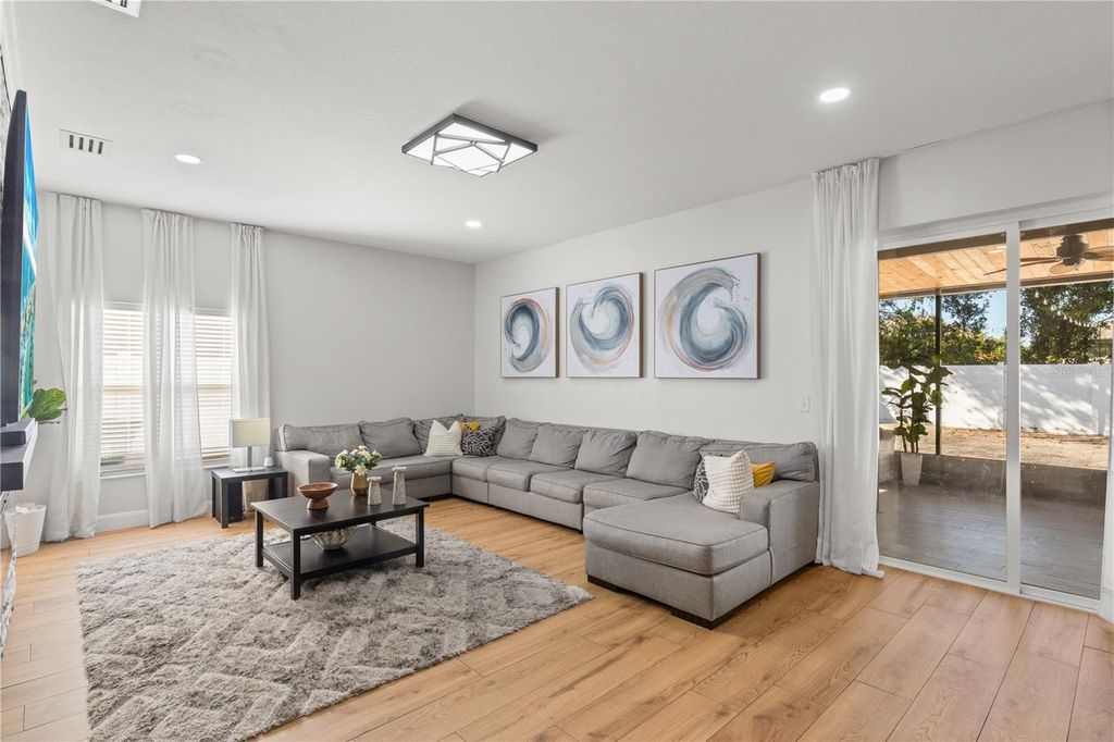 Image 12 of property listing at 31339 GLENDALOUGH WAY, Wesley Chapel, FL 33545