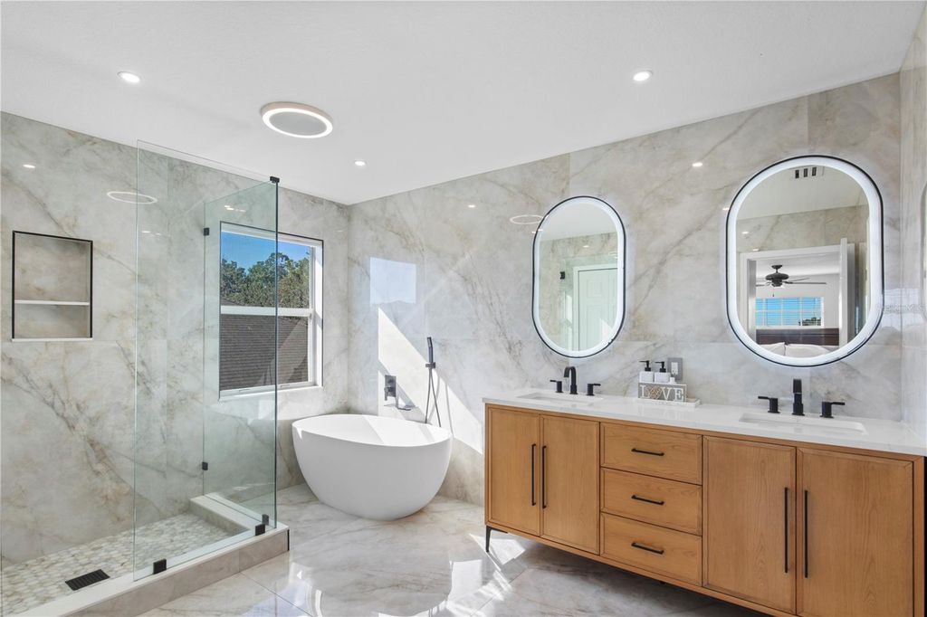 Image 13 of property listing at 31339 GLENDALOUGH WAY, Wesley Chapel, FL 33545